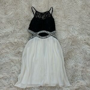 SPEECHLESS JUNIORS LACE INFINITY-WAIST GOWN